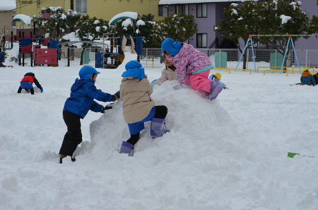 雪遊び