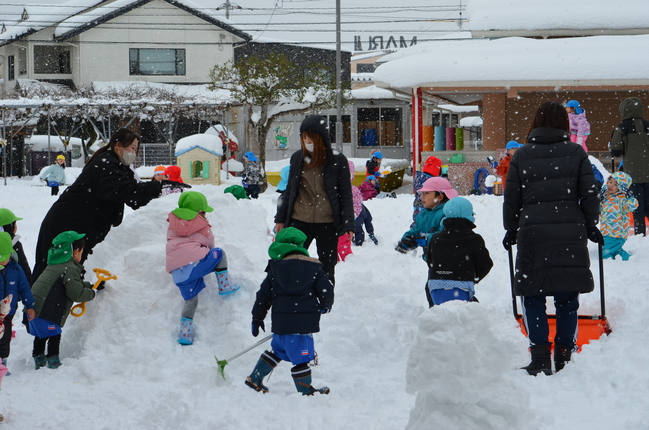 雪遊び