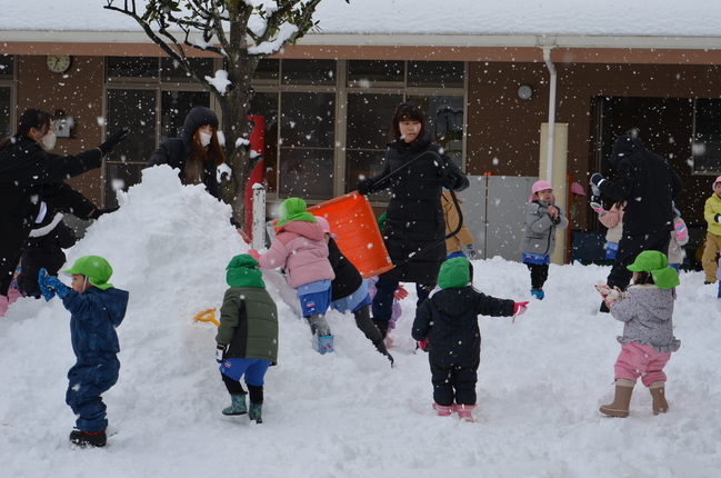 雪遊び