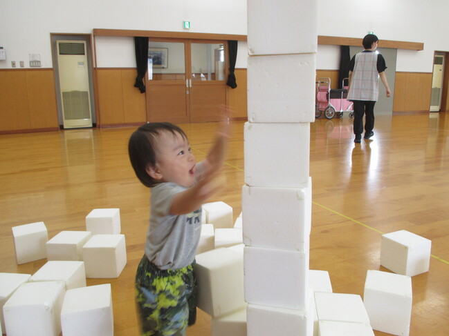 ０・１歳児クラスの様子