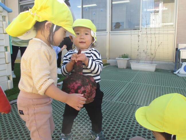 ０・１歳児クラスの様子