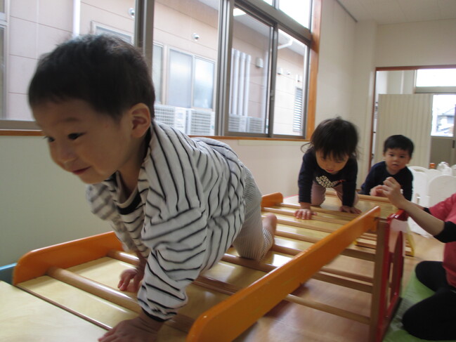 ０・１歳児クラスの様子