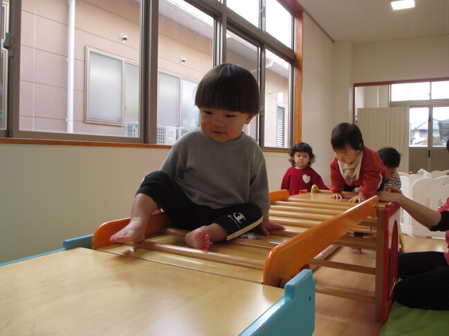 ０・１歳児クラスの様子