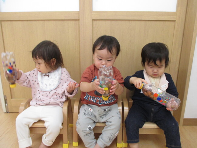 ０・１歳児クラスの様子