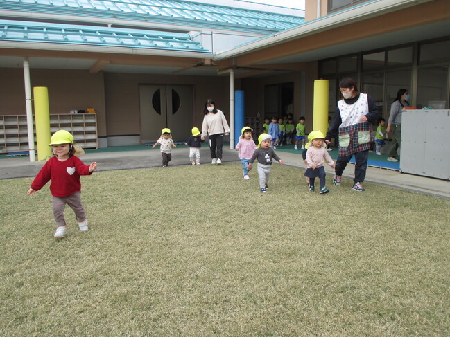 ０・１歳児クラスの様子