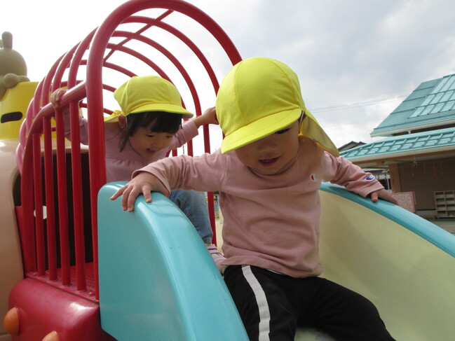 ０・１歳児クラスの様子